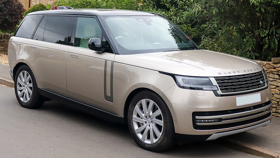 Land Rover Range Rover — representative photograph of this model family; generation, year and trim may differ.
