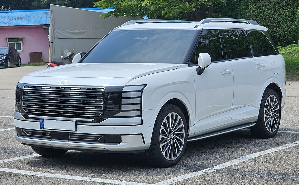 Hyundai Palisade — representative photograph of this model family; generation, year and trim may differ.