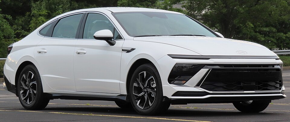 Hyundai Sonata — representative photograph of this model family; generation, year and trim may differ.