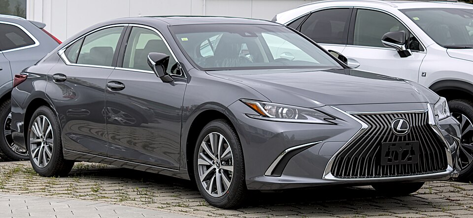 Lexus ES — representative photograph of this model family; generation, year and trim may differ.